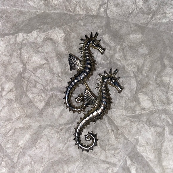 1950’s Vintage Beau Craft- Sterling Silver Double Seahorse Pin - Picture 2 of 7